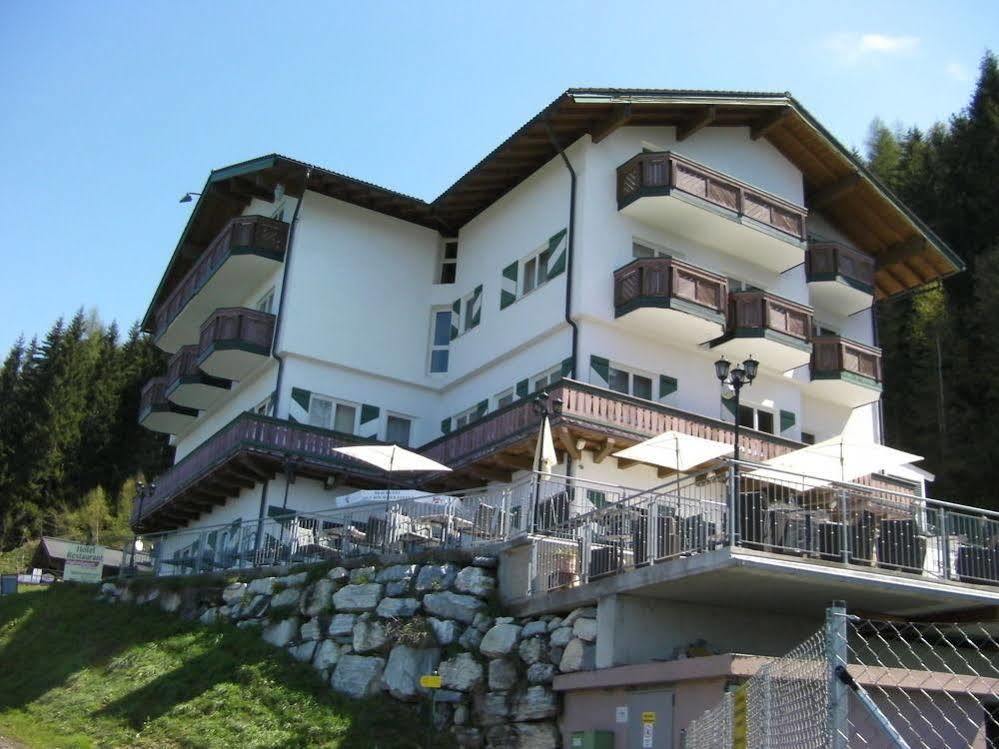 Hotel Hahnbaum Sankt Johann im Pongau Exterior photo