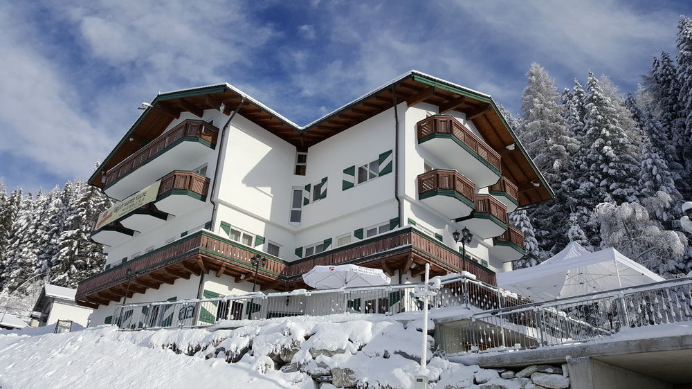 Hotel Hahnbaum Sankt Johann im Pongau Exterior photo